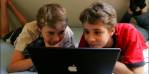 Illu: Young boys & their computer